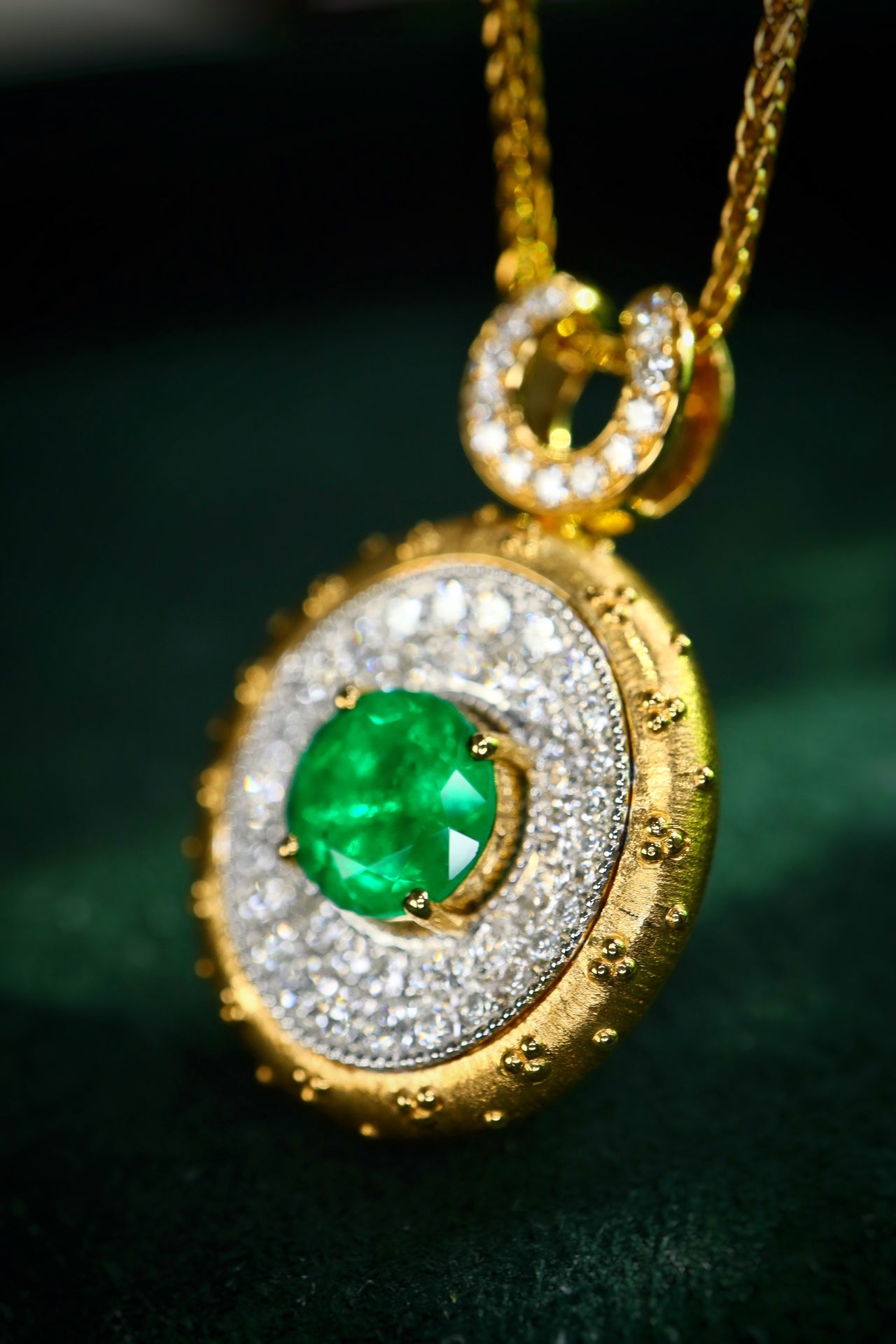 Colgante de esmeralda Panjshir: una pieza de joyería de lujo