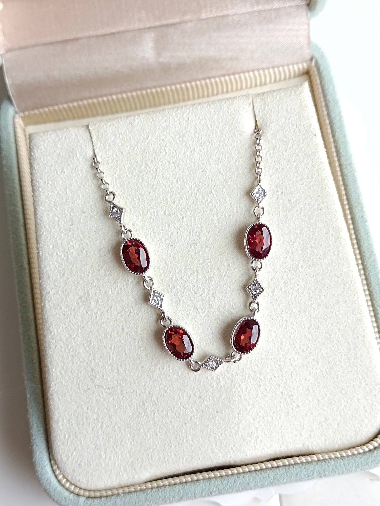 Bracciale in pietra di granato naturale - Gioielli eleganti e vitali