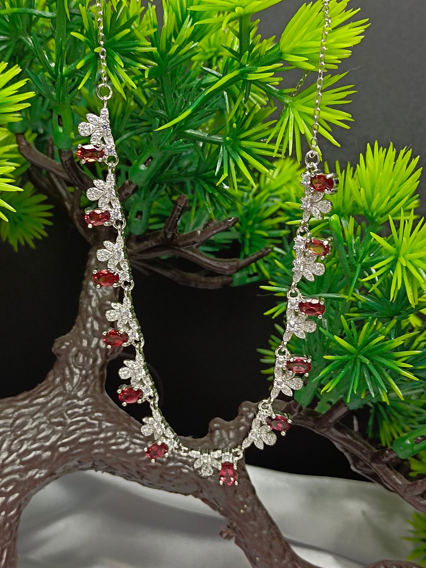 Kalung Perhiasan Tertanam Garnet Perak S925 yang Mewah