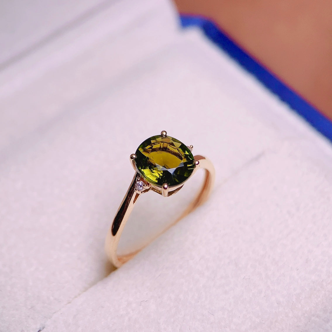 Anillo de Turmalina Natural en Oro de 18K con Detalles de Diamantes - Joyería Exquisita