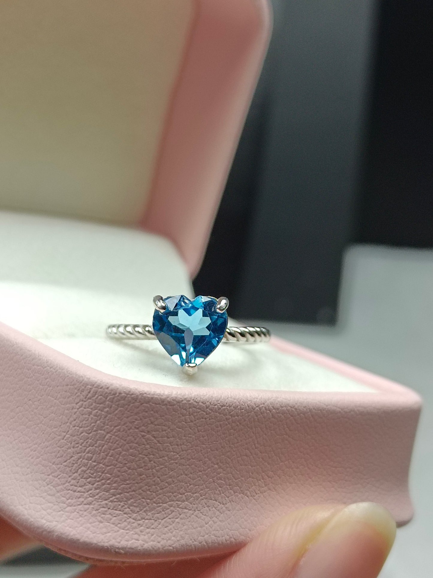 Mystic Blue Topaz Heart Ring - Premium Swiss Quality smykker