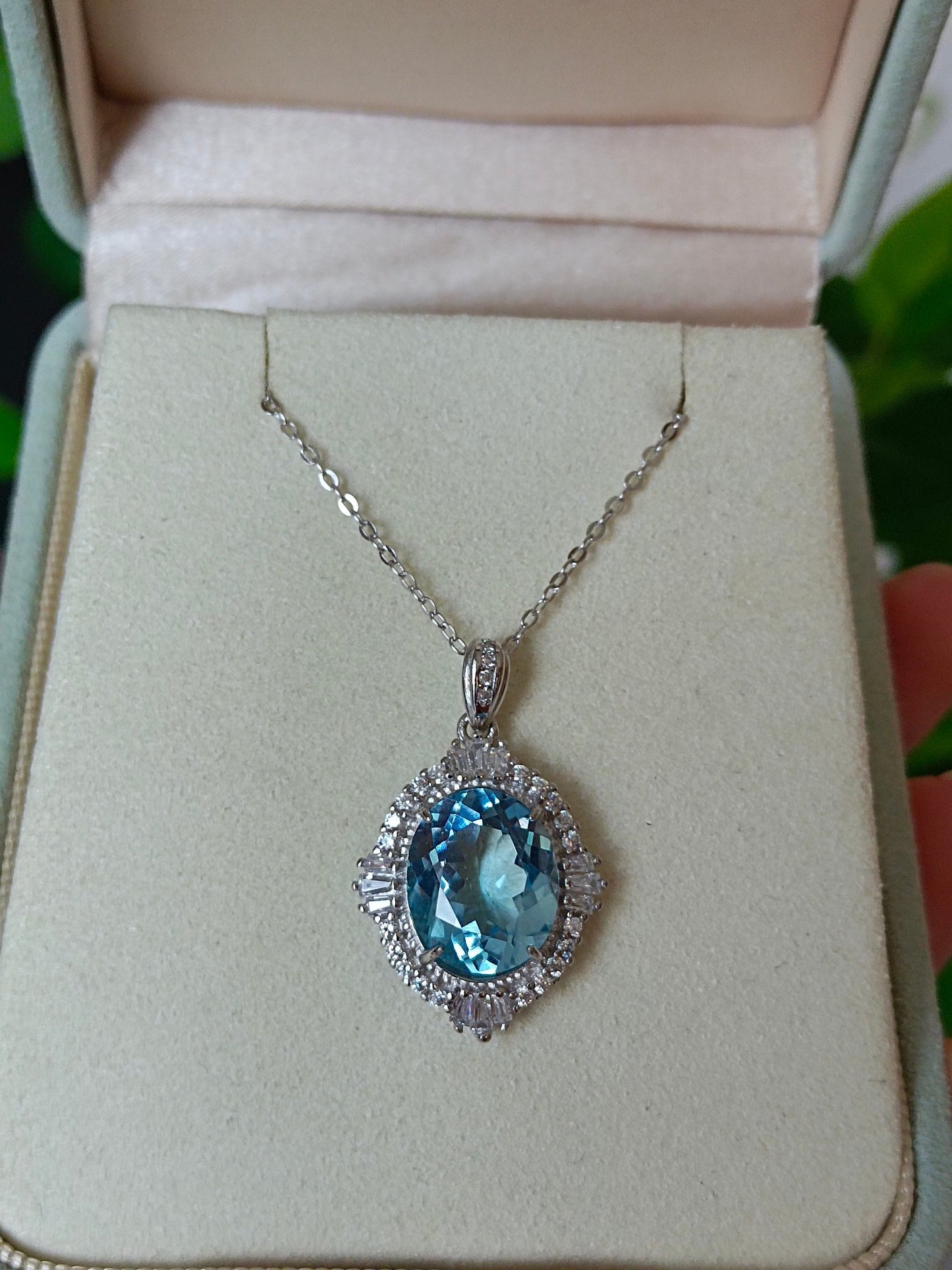 Exquisite Natural Topaz Pendant Jewelry