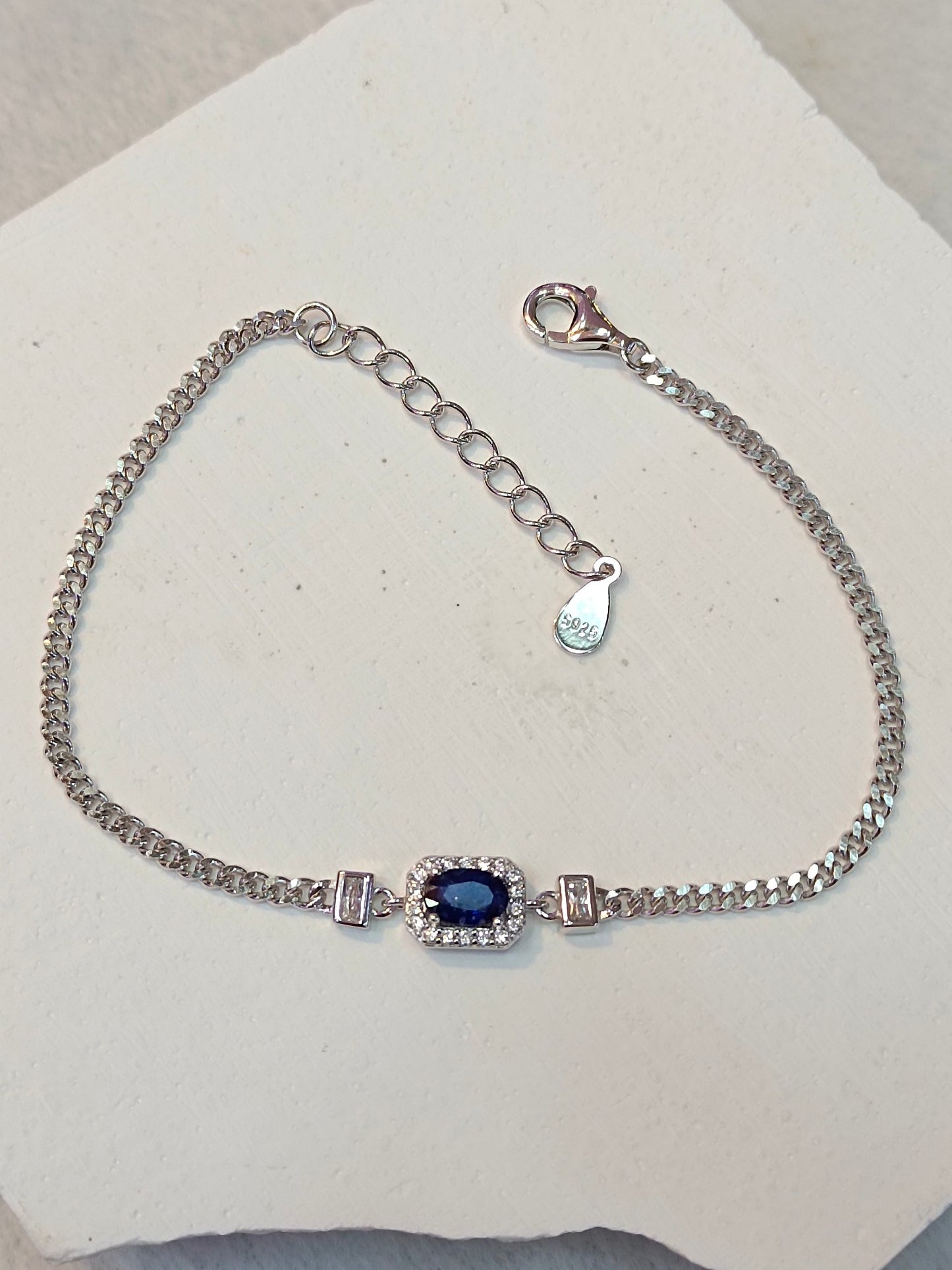 S925 Silver Exquisite Sapphire Embedded Armbånd - Elegante smykker