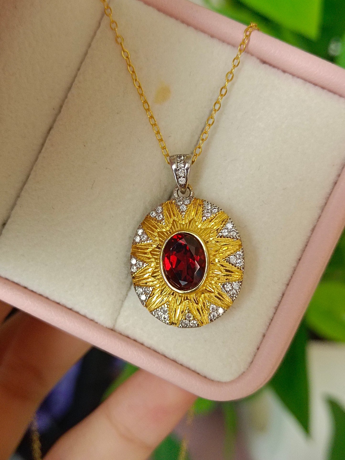 Bijoux élégants pendentif tournesol grenat intégré en argent S925