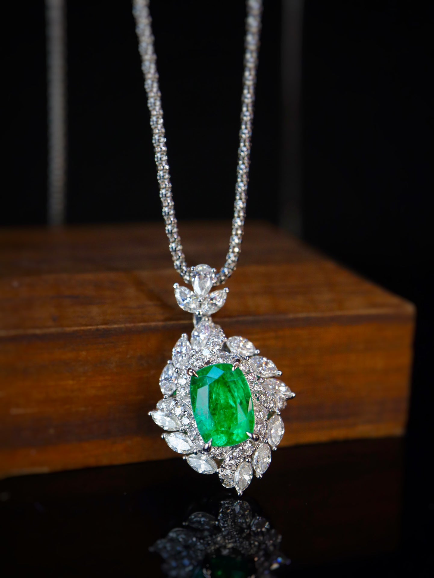 Barang Kemas Loket Zamrud: Permata Berkualiti Tinggi 2.05ct Panjshir Afghanistan