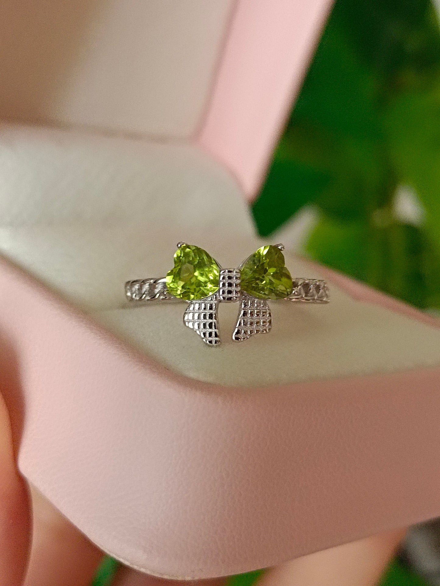 Inel natural peridot inimă bowknot - bijuterii pentru o vară până la toamnă vibrantă