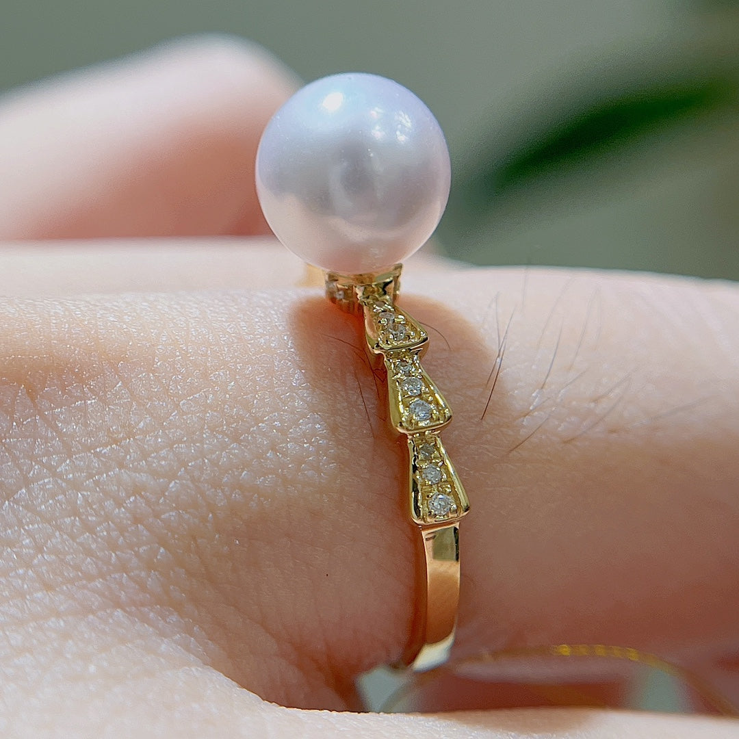 Joyería de perlas Akoya de 8-8,5 mm con detalles de diamantes y oro de 18 quilates