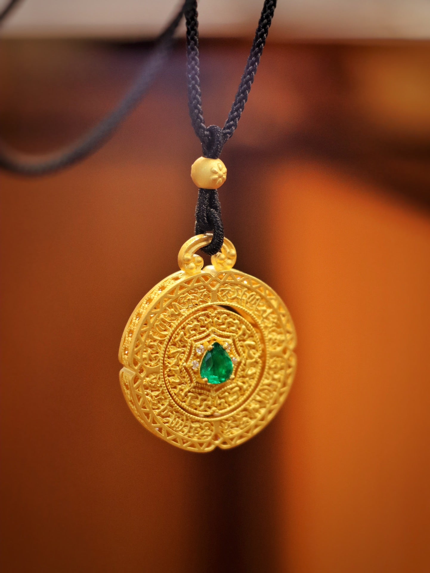 Este timpul să întoarcem averea ✨Binecuvântări înainte: pandantiv cu diamant smarald din aur de 24k