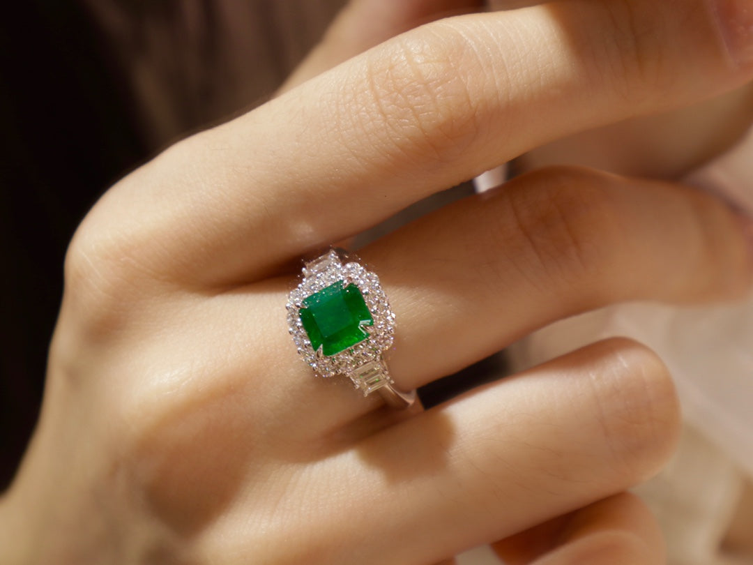 Anello con smeraldo: gioielli verde brillante da indossare ogni giorno