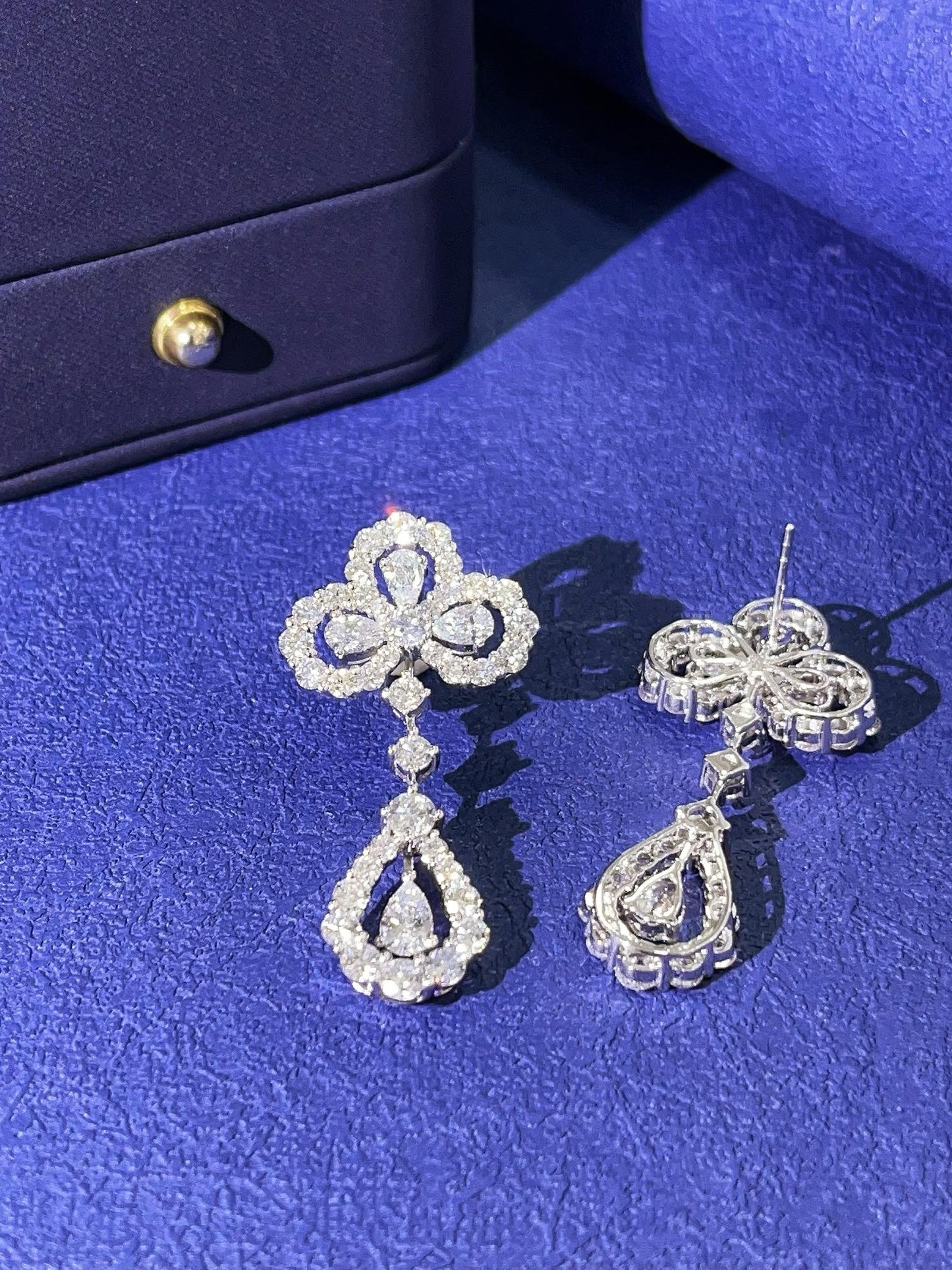 Cercei cu perle de cultură și diamante de 18K - Bijuterii inspirate de Harry Winston
