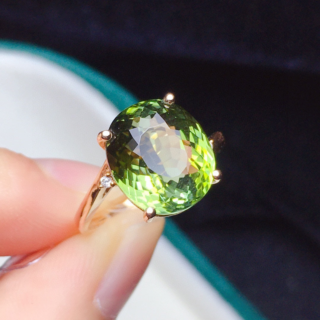 Natürlicher Turmalinring mit Akzenten aus 18 Karat Gold und Diamanten – exquisiter Schmuck