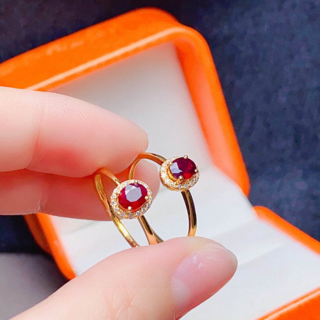 18K Gold Natural Ruby Sormus - Tyylikäs ja monipuolinen koru