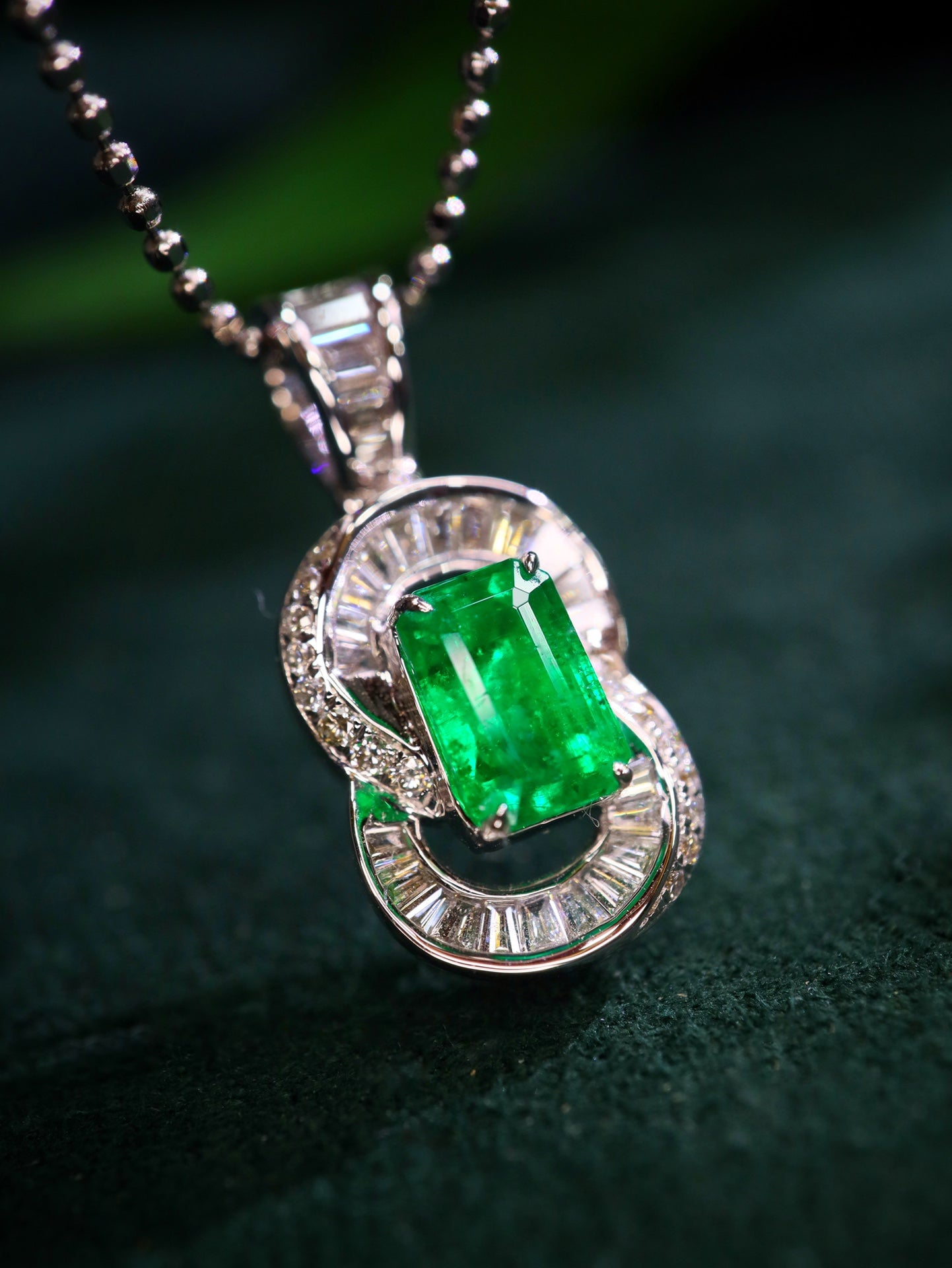 Colgante de esmeralda Panjshir: una maravilla de joyería