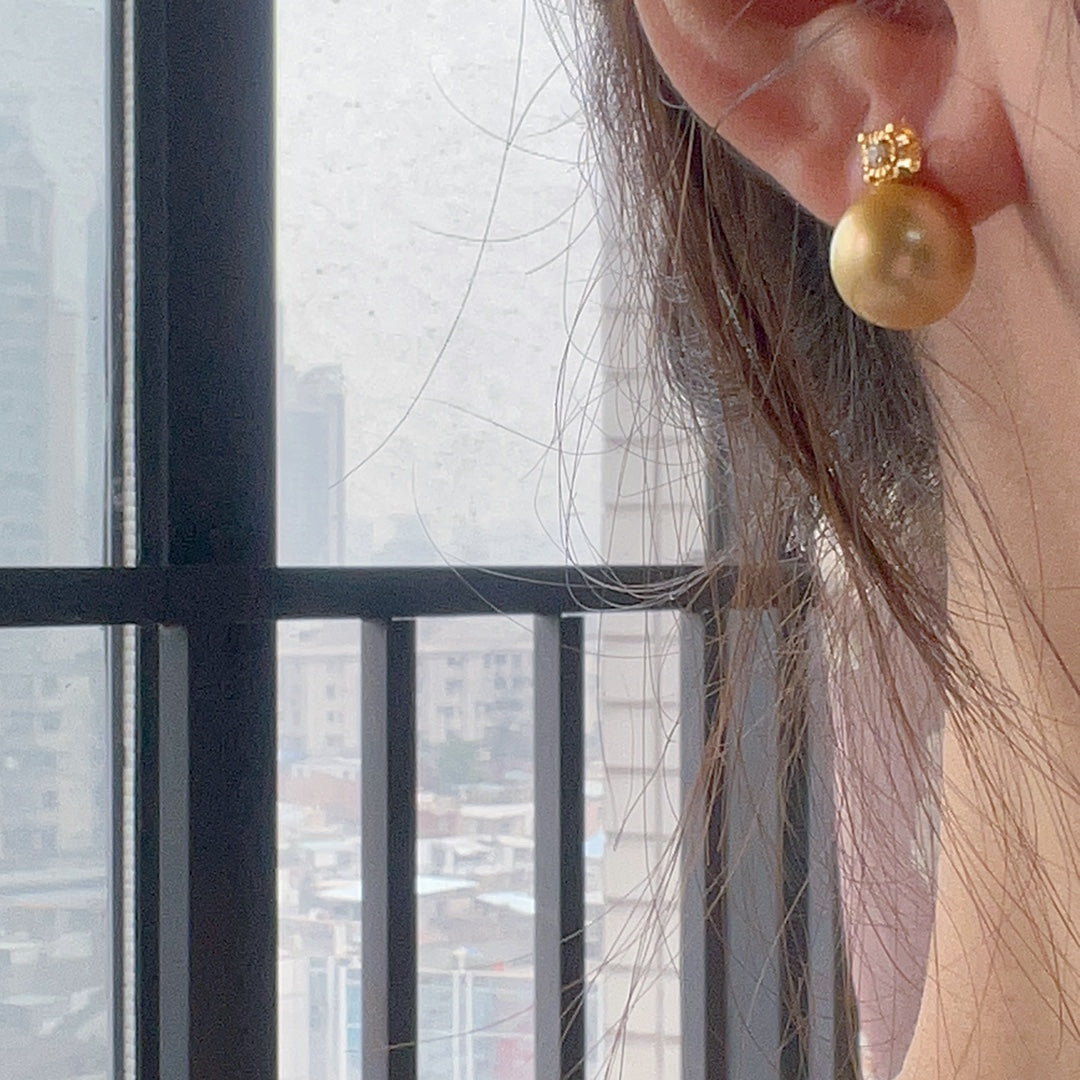 Lujosos Aretes de Perlas Doradas del Mar del Sur de 11-12 mm en Oro de 18 Quilates con Diamantes - Joyería Elegante