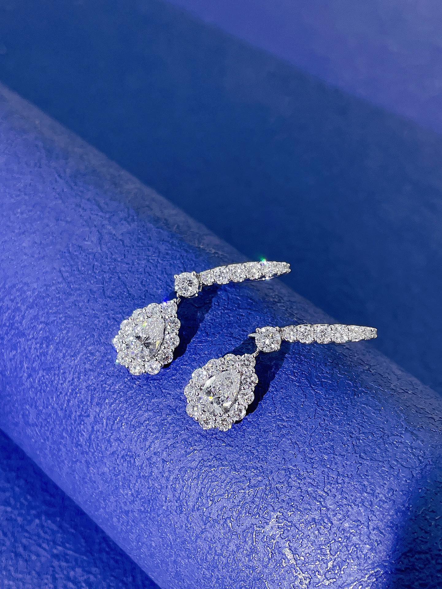 Boucles d'oreilles incrustées de diamants et de perles de culture 18 carats | Bijoux de luxe