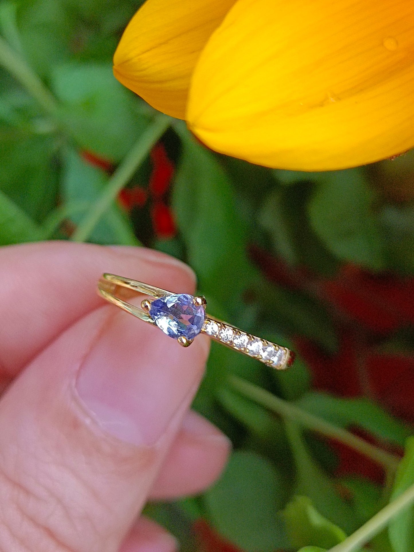 Bague Tanzanite exquise - Une touche d'élégance dans des bijoux minimalistes