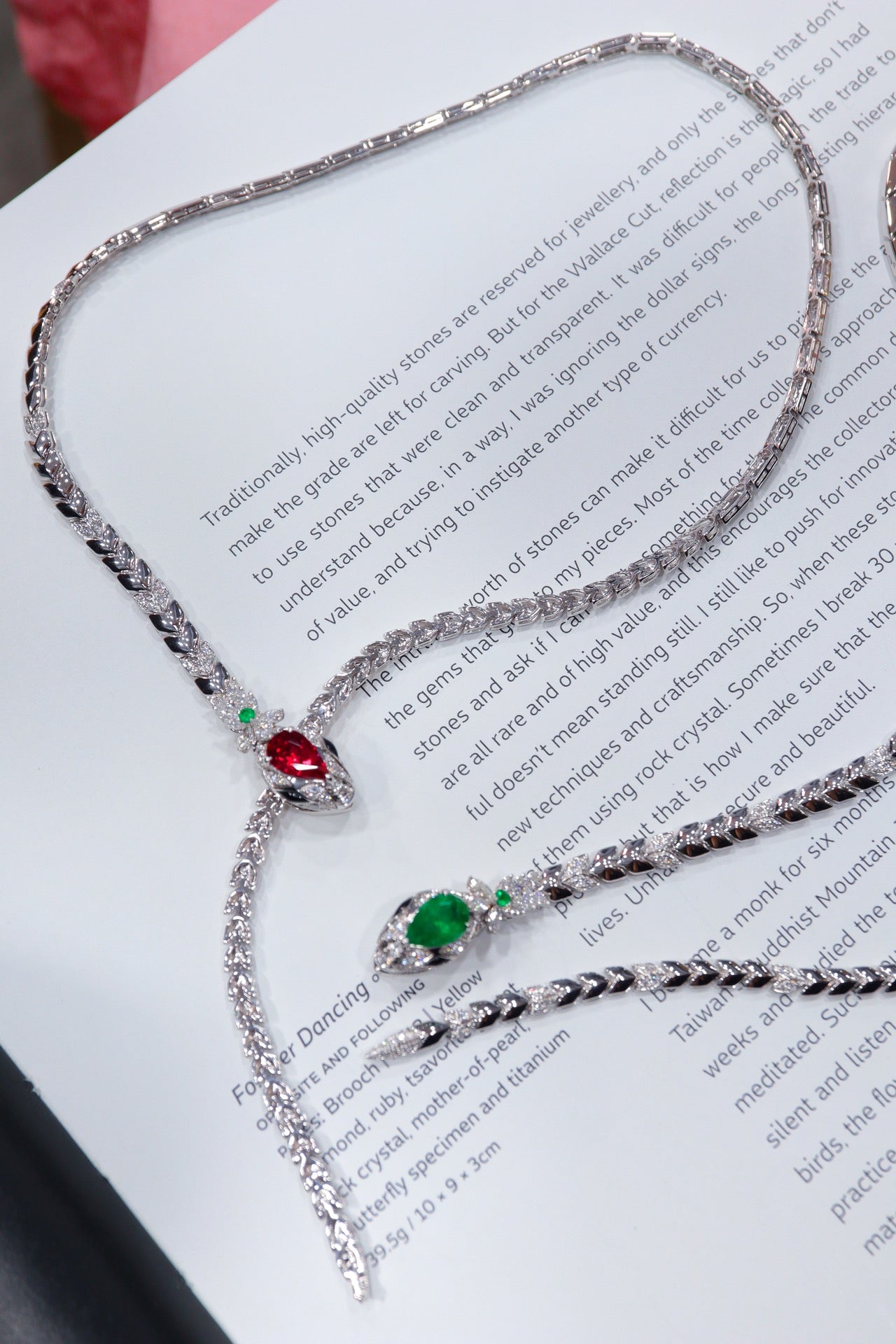 Collana con rubini dal design serpentino - Collezione di gioielli premium