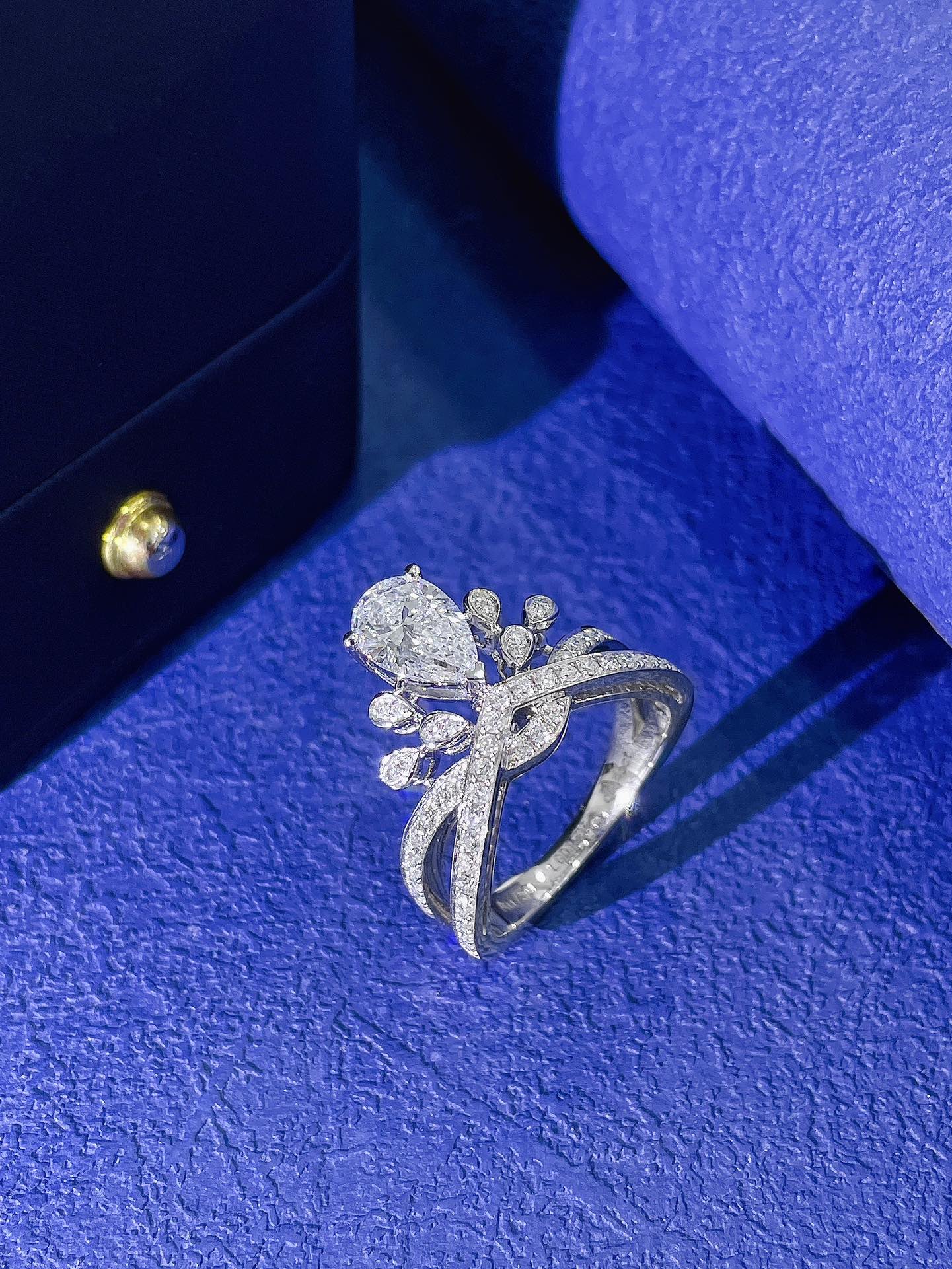 18K Cultured Pearl Crown Ring - et luksuriøst smykke