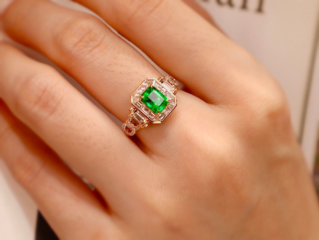 Retro Chic Emerald Cuban Link Ring - Must-Have Jewelry