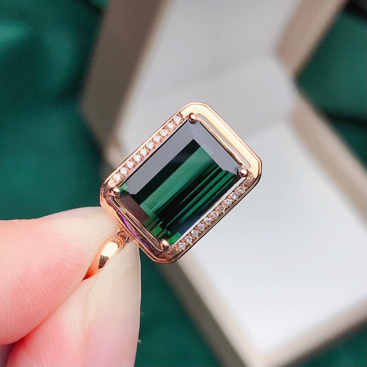Loket Peridot Hijau Rimbun - Barang Kemas Pesona Musim Panas