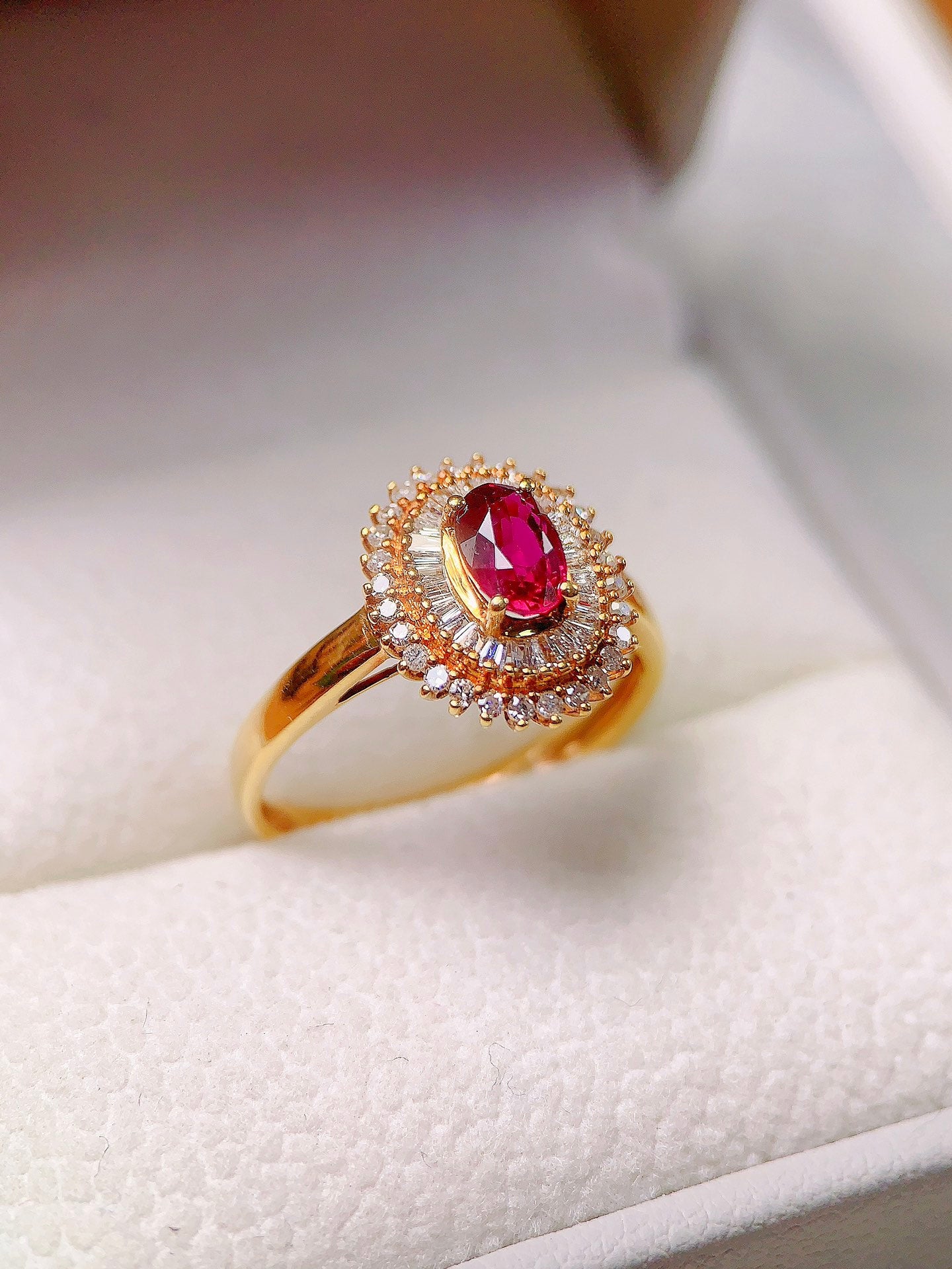 Berlian Emas 18K dan Cincin Ruby - Perhiasan Klasik Bergaya Dai Fei