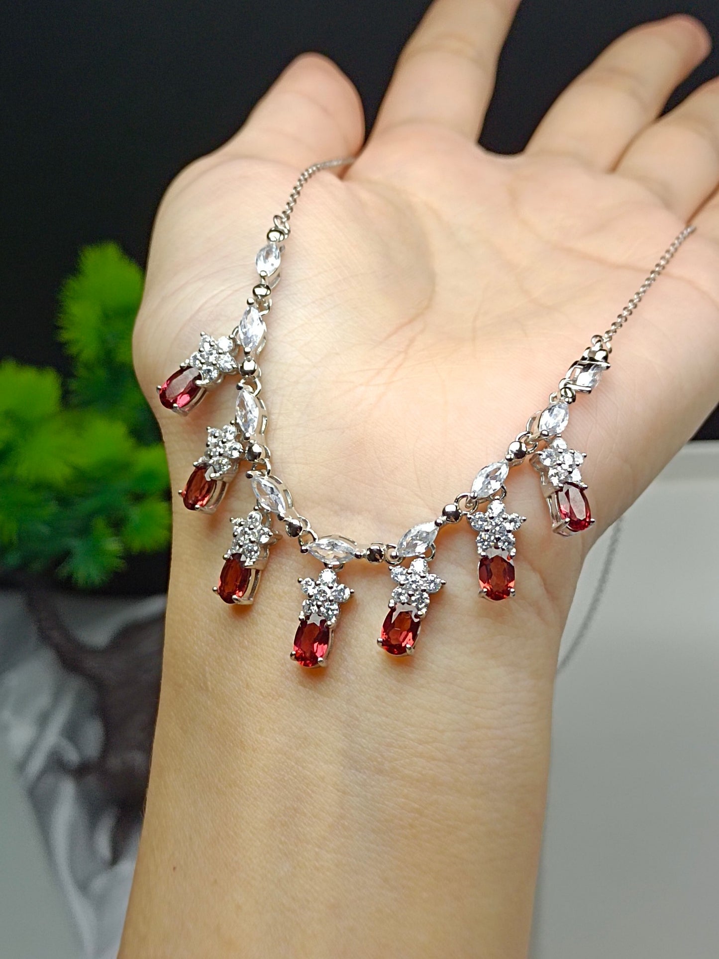 Luxury S925 Silver Embedded Garnet Jewelry Necklace