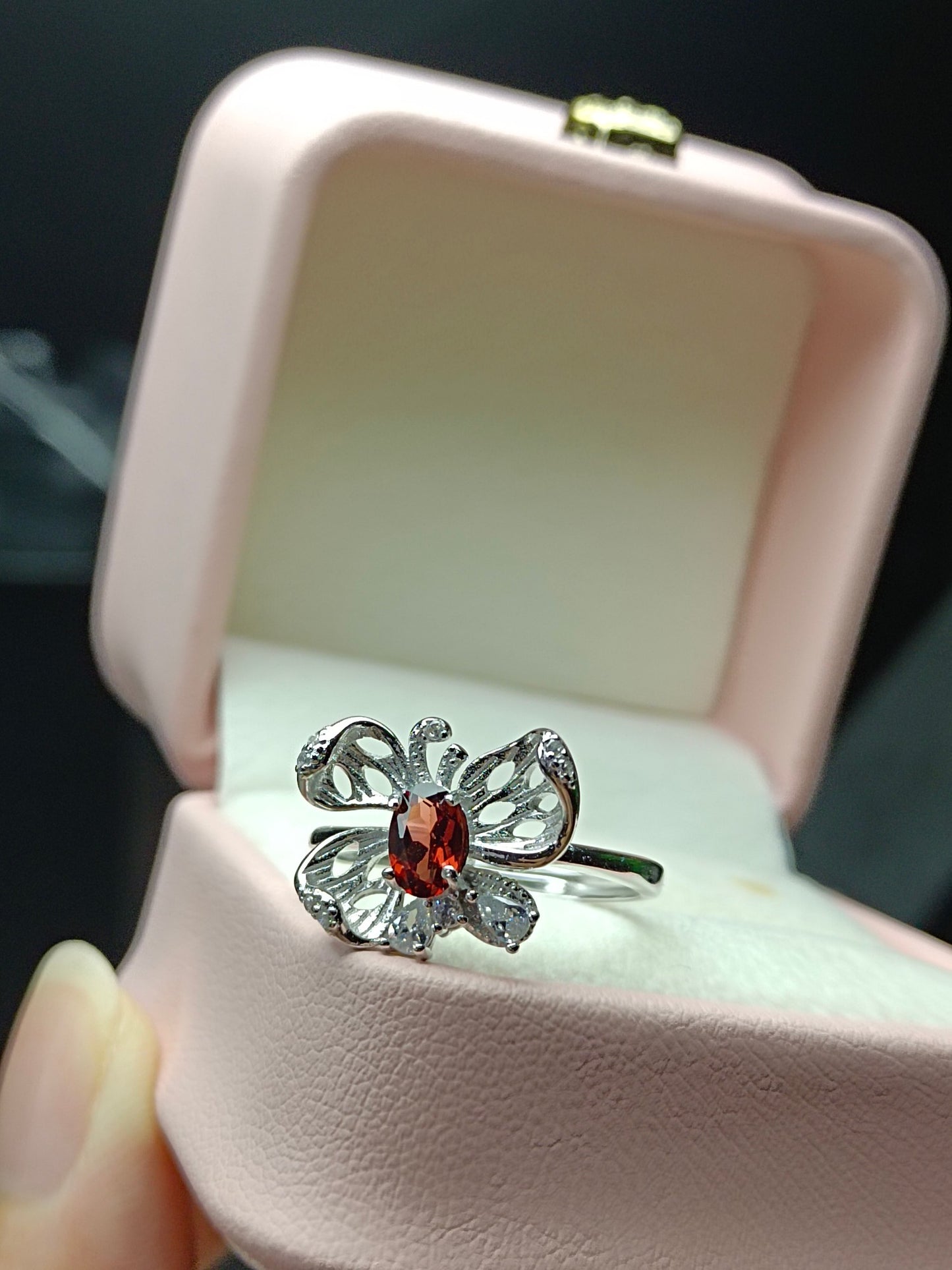 Cincin Rama-rama Garnet Asli - Barang Kemas Cantik untuk Anda yang Elegan