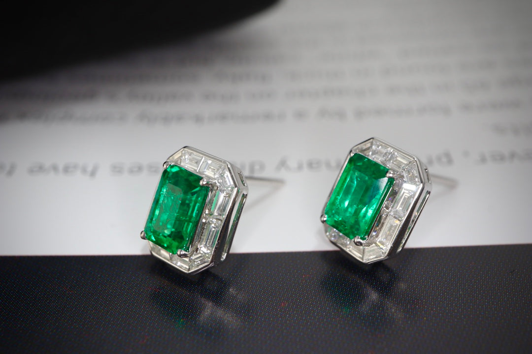 Elektrisierende Smaragd-Eleganz: Sambische Smaragd-Ohrstecker