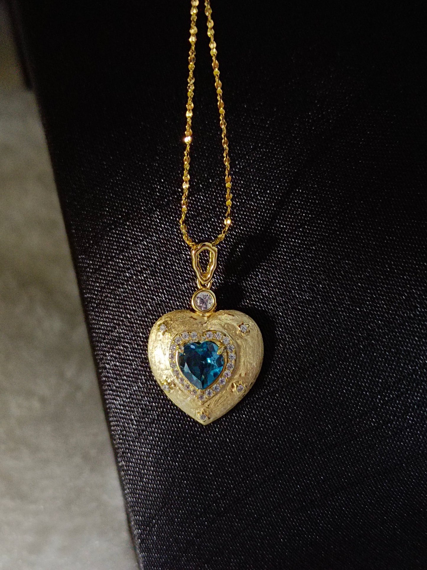 Naturlig Topaz Heart Pendant smykker - en glitrende glede