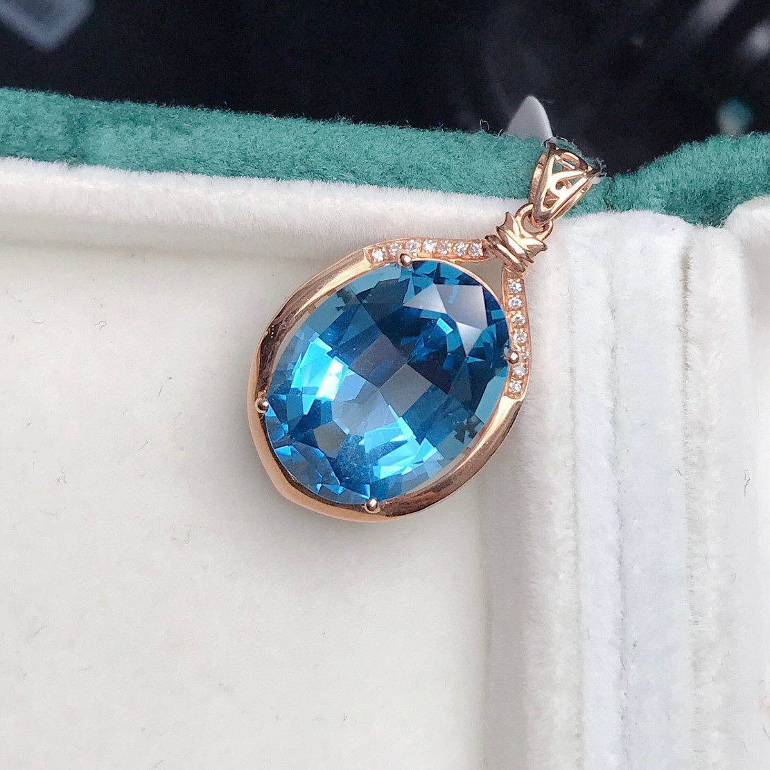 Natural Topaz Pendant Jewelry with 18K Gold and Diamond Accents