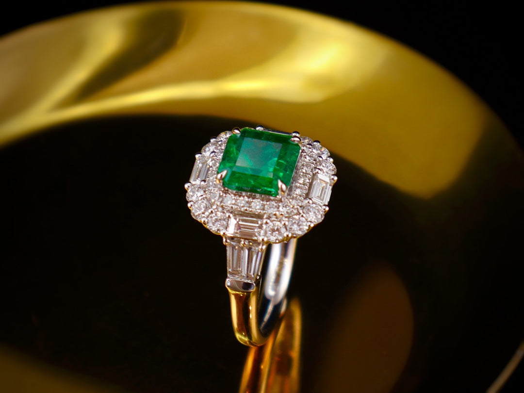Anello con smeraldo: gioielli di qualità premium per ogni occasione
