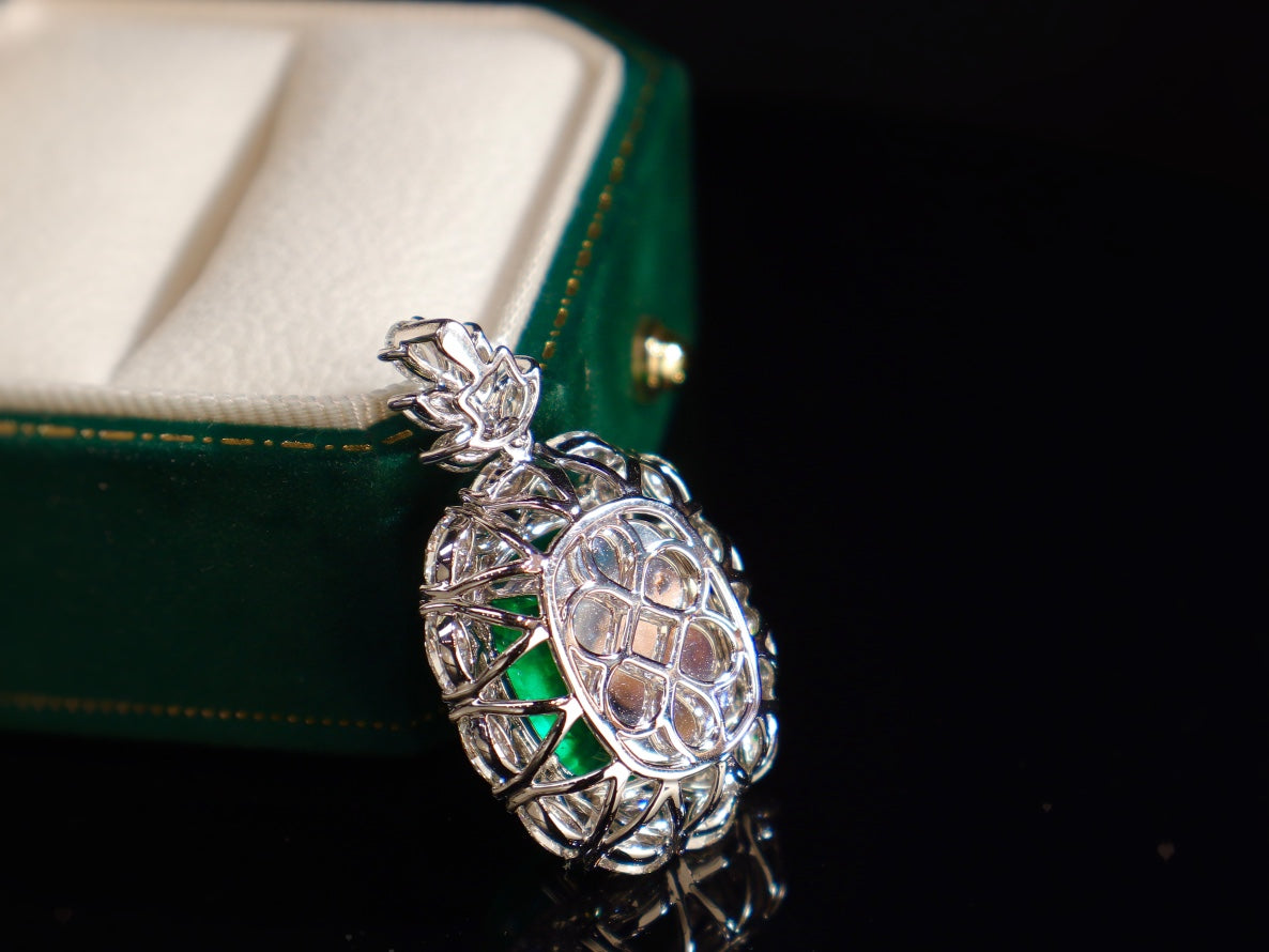 Emerald Pendant Jewelry - Luxurious and Magnificent Choice