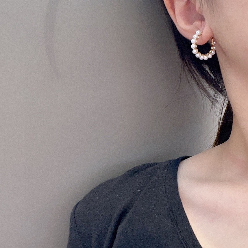 Elegante joyería de oro de 18k y perlas naturales de agua dulce