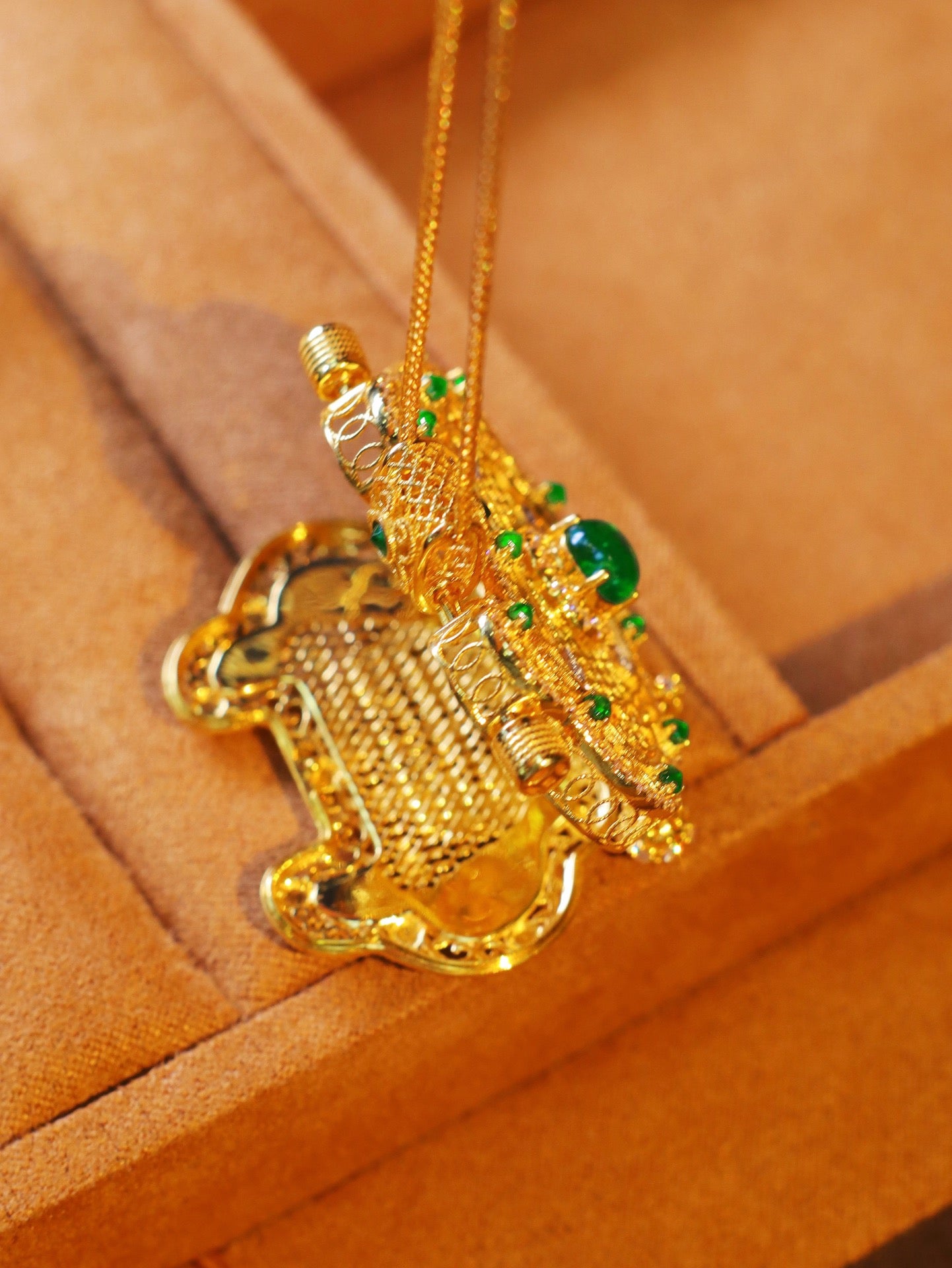 Fermecătoare bijuterii cu pandantiv Lucky Lock - Picătură de smarald cu accent de diamant