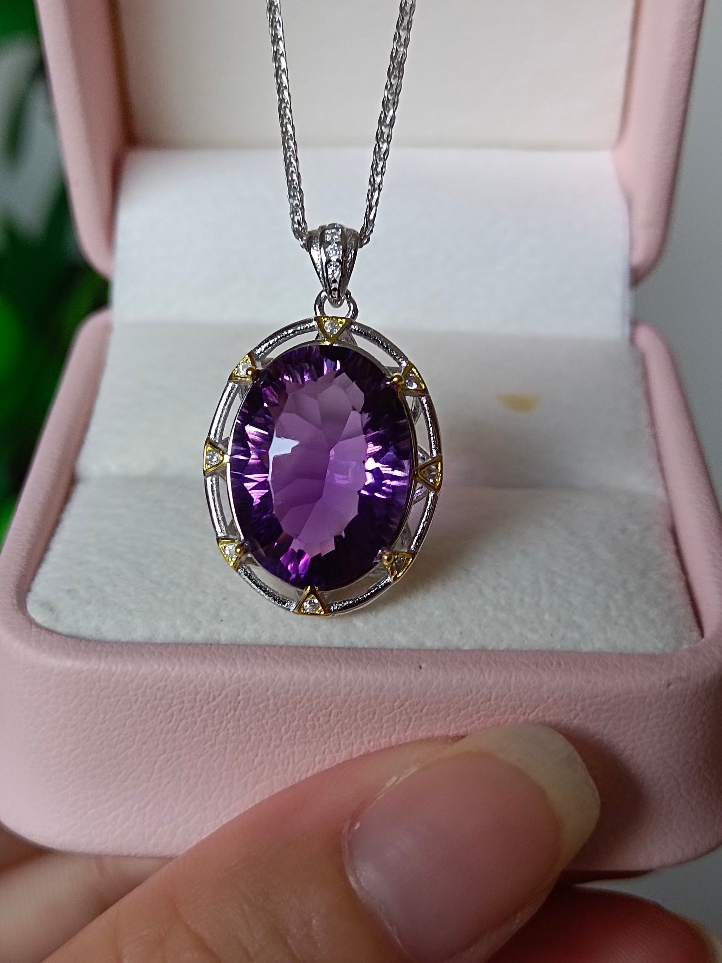 Luxurious Natural Amethyst Pendant Jewelry - A Dazzling Statement of Elegance