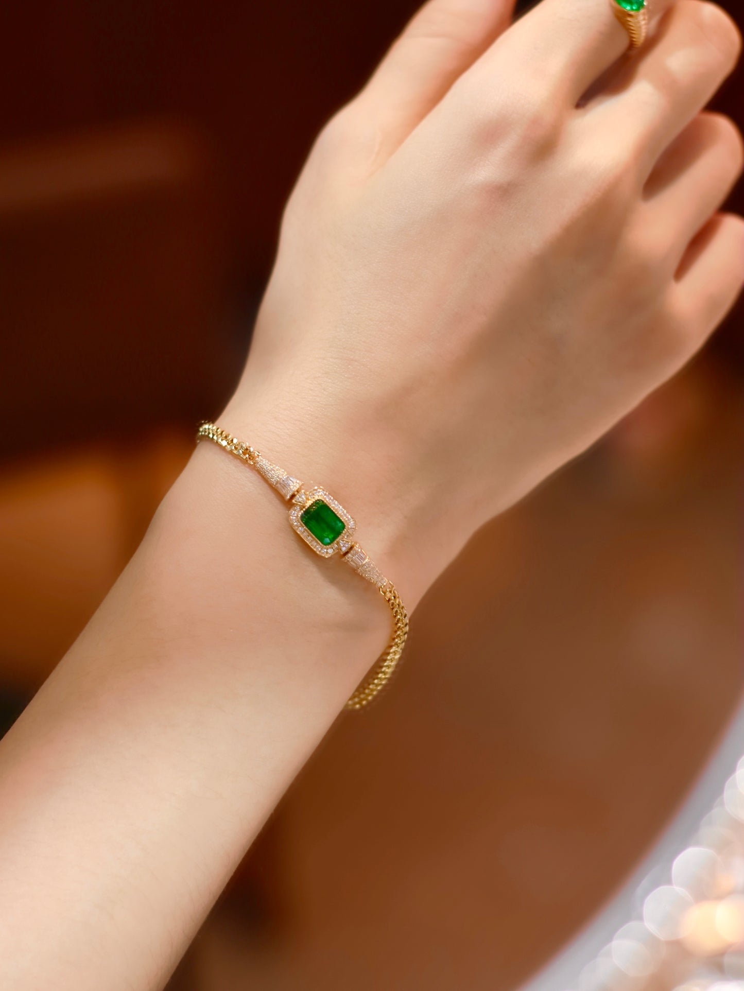 Kubanisches Smaragd-Armband – Premium-Schmuck für einen mutigen und stilvollen Look