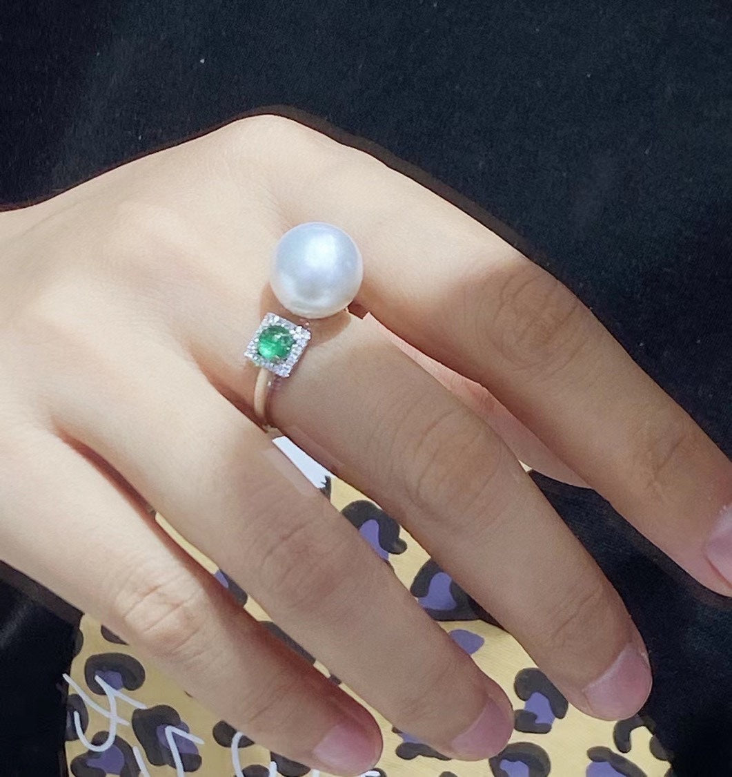 Bijoux de luxe en or 18 carats avec diamants et émeraudes avec perle australienne des mers du Sud de 10 à 11 mm