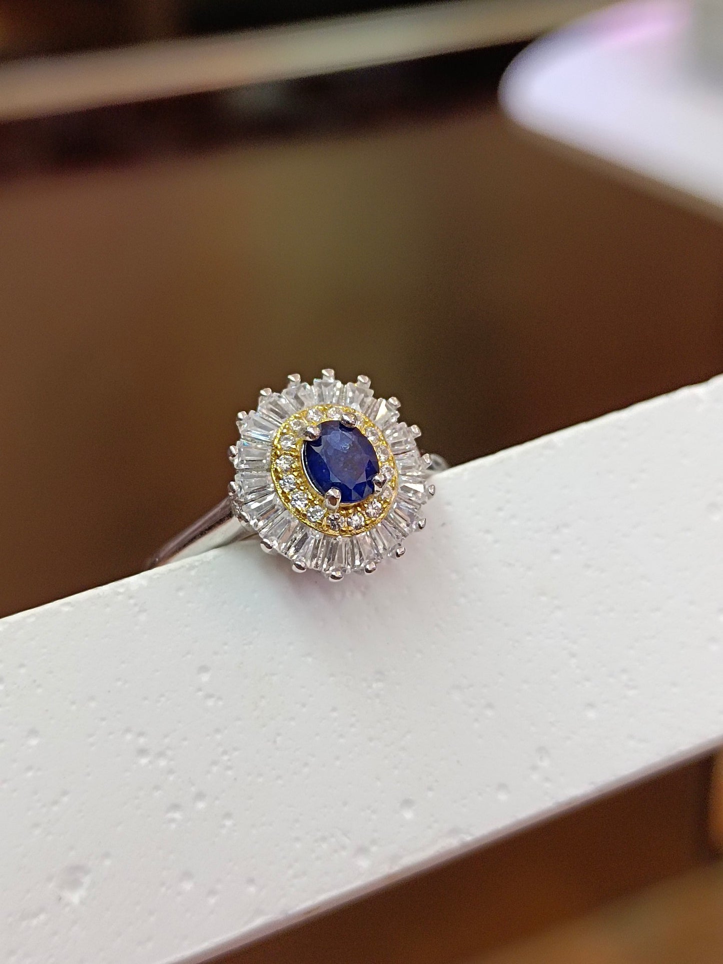S925 Silver Embedded Safir Ring - Elegant smykkestykke