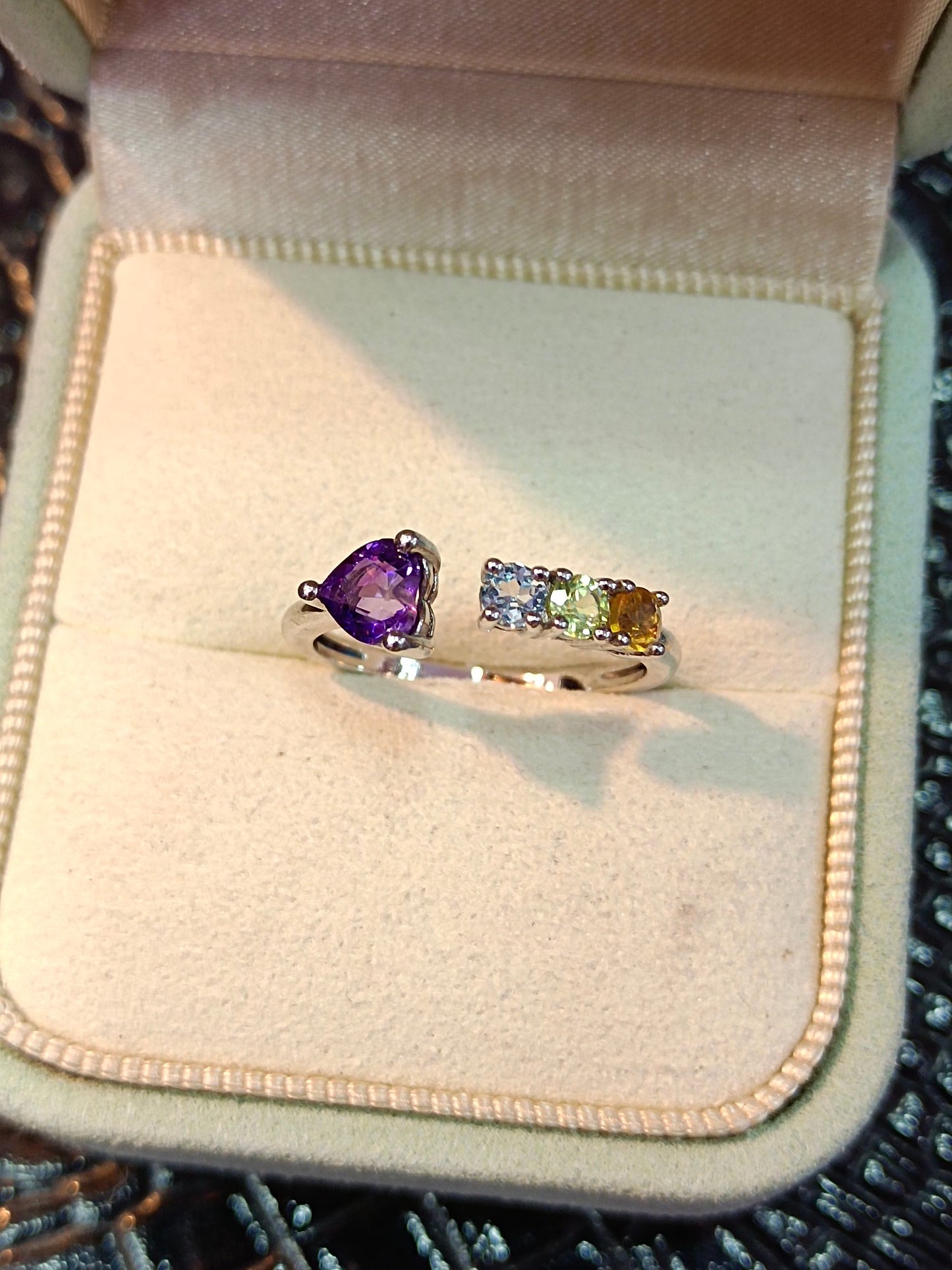 S925 Sterling Sølv Tungt håndverk Innebygd Ametyst Heart Multi-Gem Ring