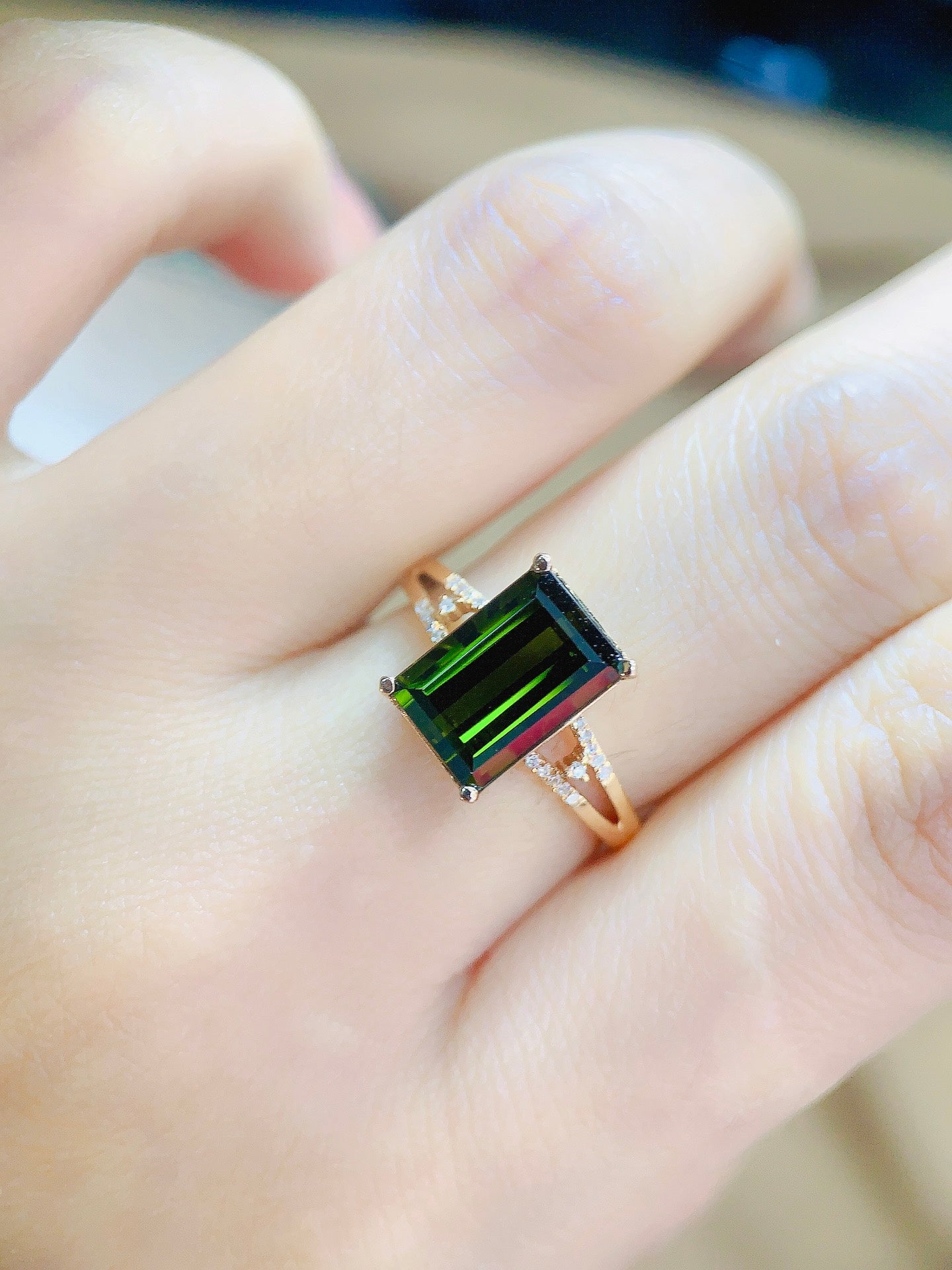 Exklusives Double 11-Schmuckset: 18 Karat Gold mit diamantbesetztem Bixbite-Ring und Anhänger