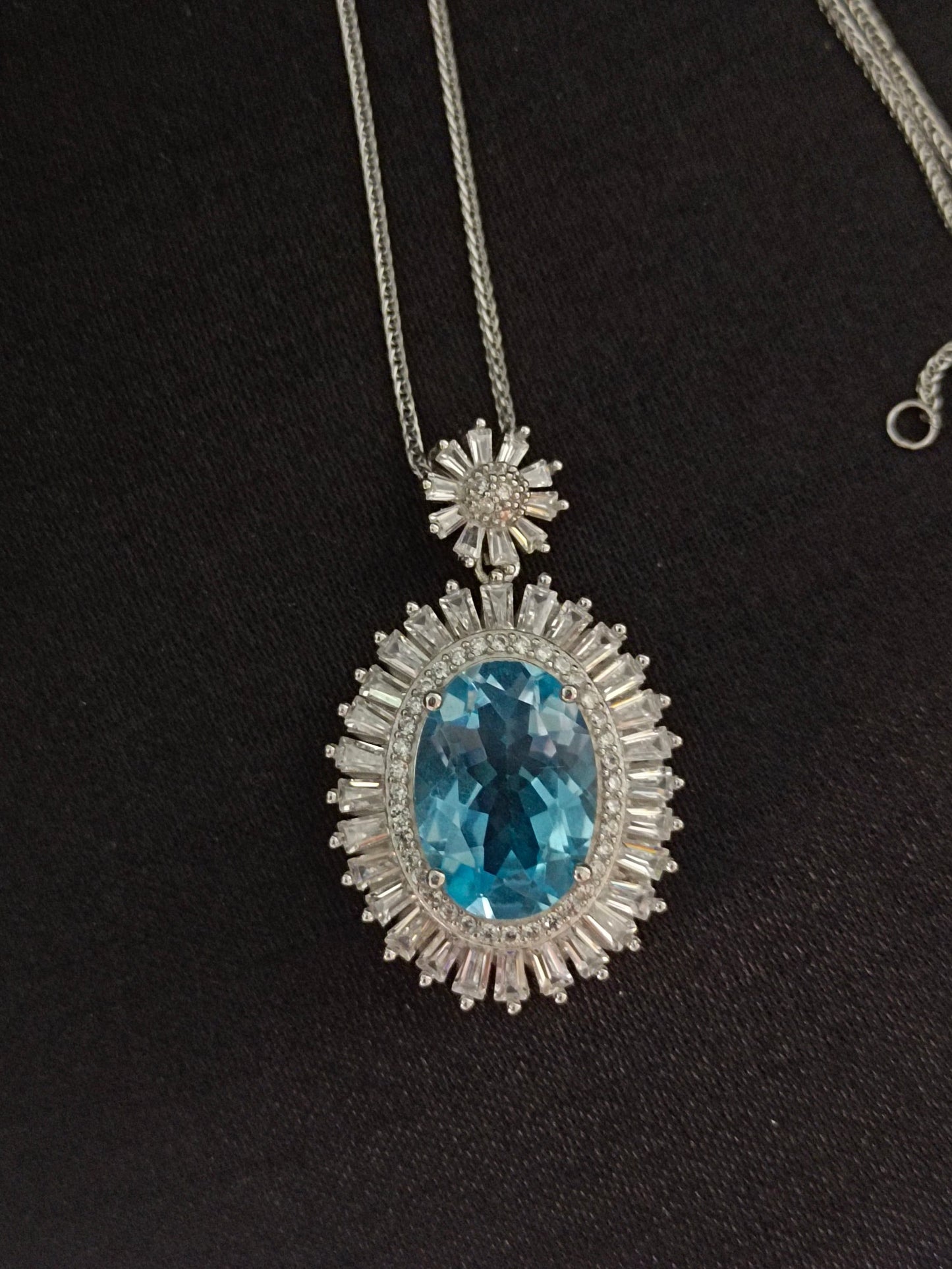 Exquise natuurlijke Zwitserse blauwe topaas hanger - elegante sieraden
