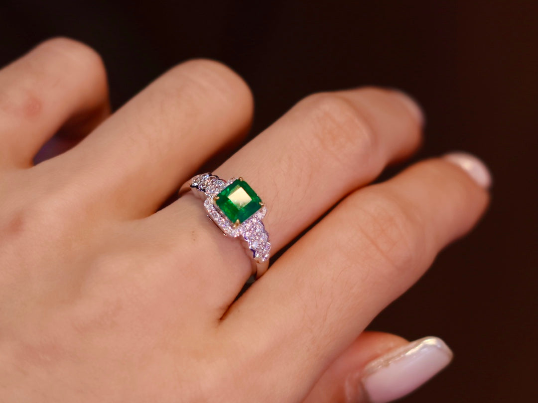 Luxurious Emerald Ring Jewelry - A Masterpiece of Elegance