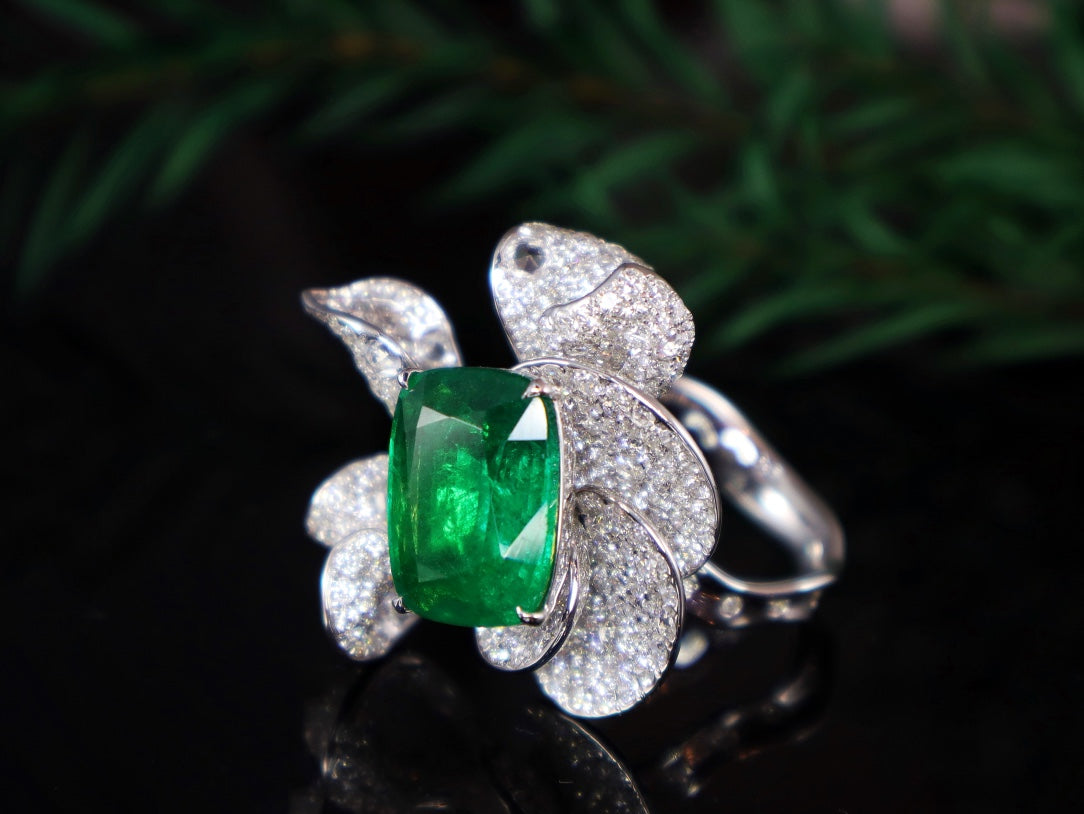 Emerald Green Jewelry: Exclusive Flower Design Ring/Pendant
