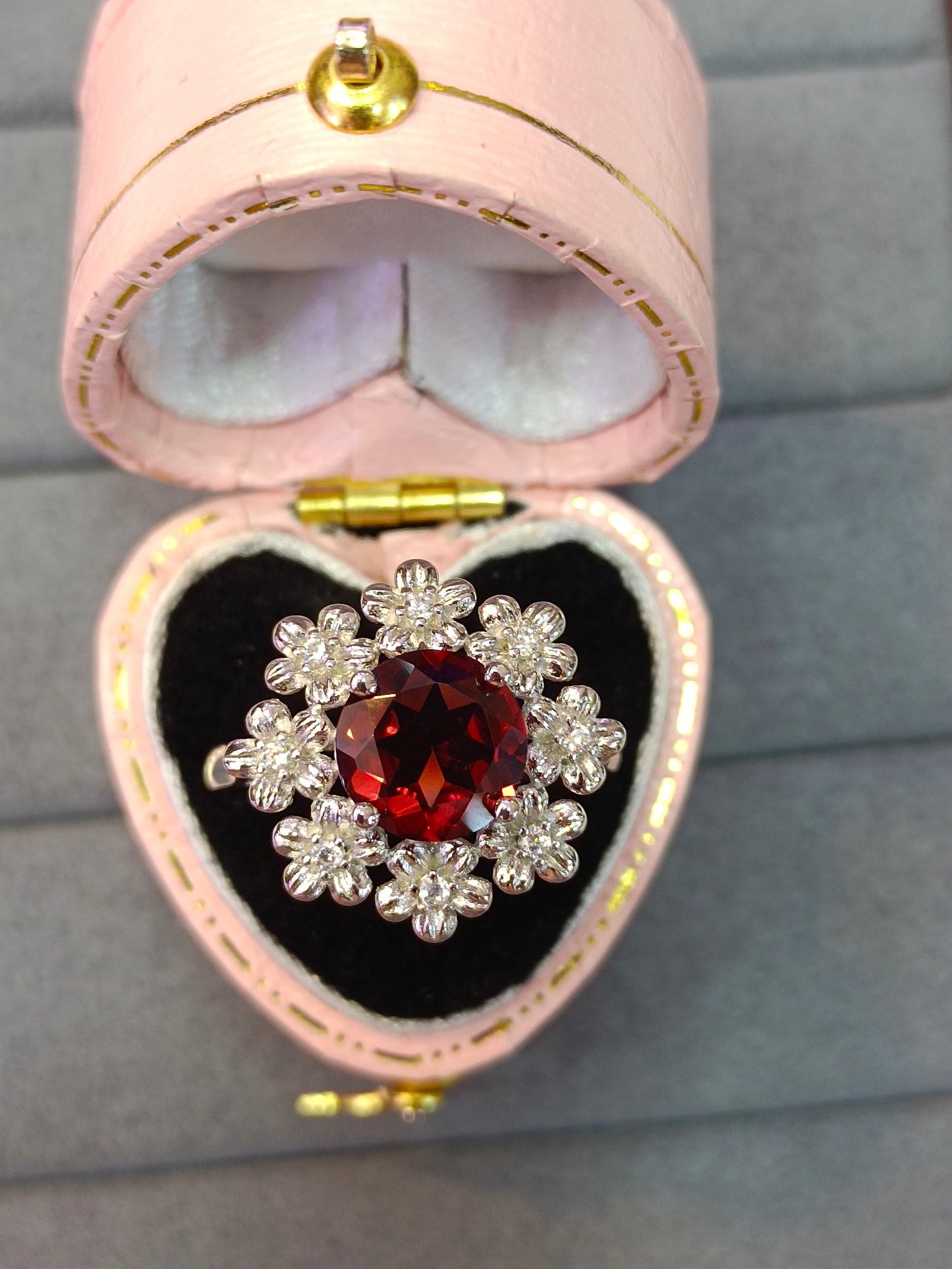 Anello in argento S925 con fiori ricchi di granato squisito - Gioielleria raffinata