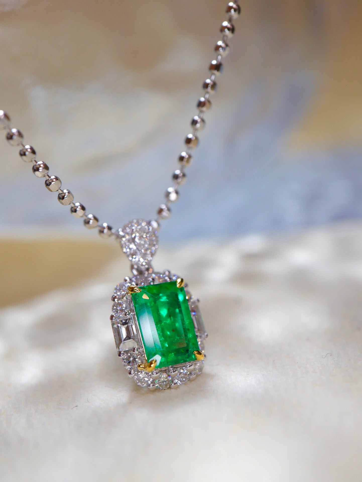 Panjshir Emerald hanger: een veelzijdig fijn sieraad