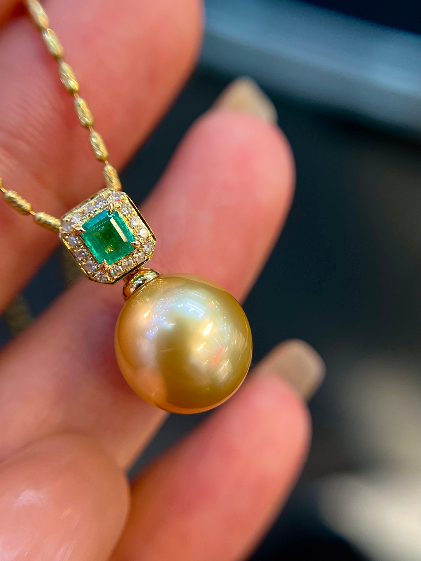 Elegant 18K Gold Embedded Pearl Pendant with Emerald and Diamond Accents