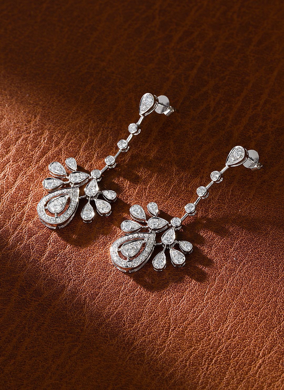Pendientes de pavo real con perlas cultivadas en oro blanco de 18 quilates - LGEZ005