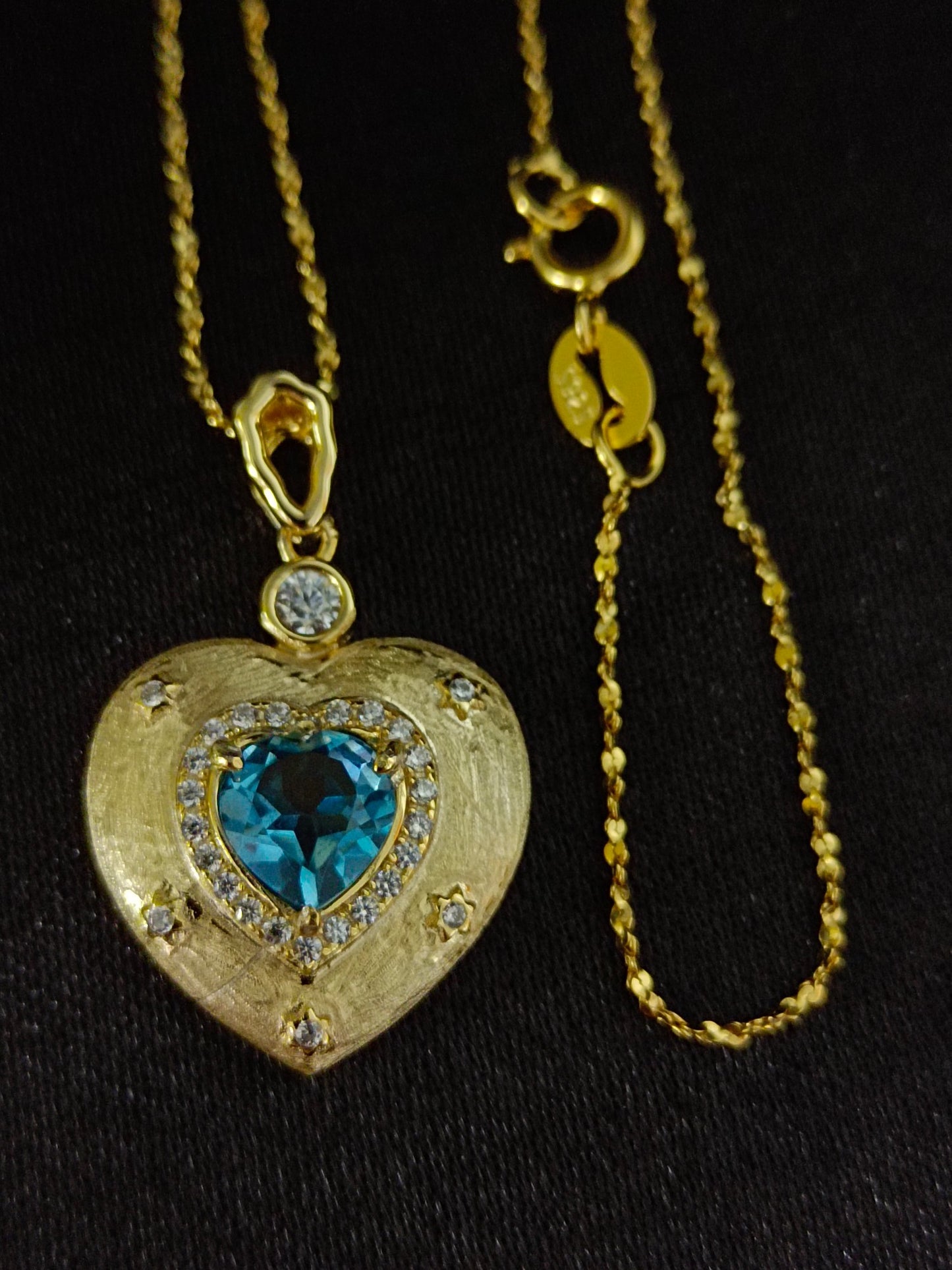 Naturlig Topaz Heart Pendant smykker - en glitrende glede