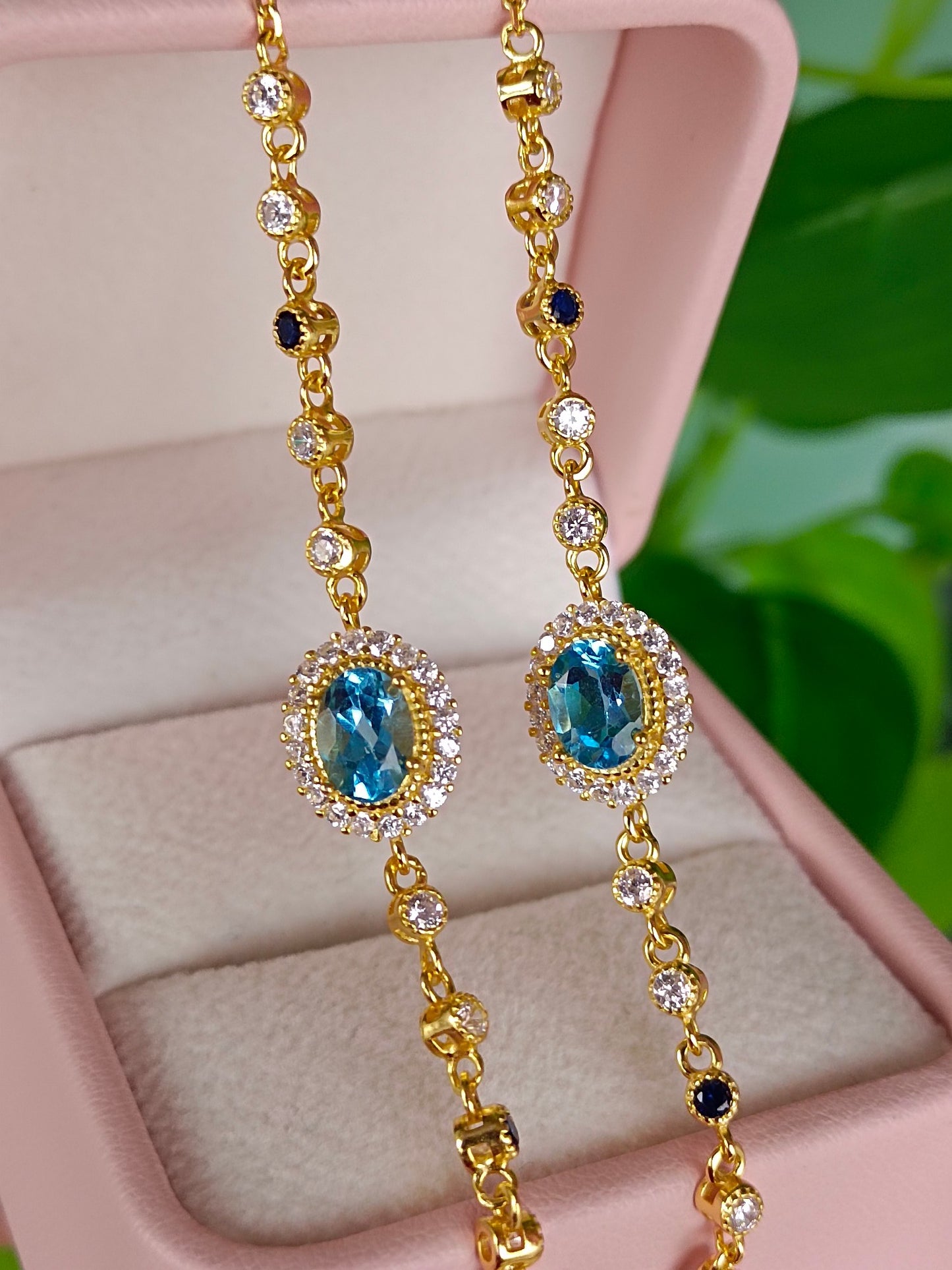 Bracciale svizzero con topazio azzurro naturale: gioielli unici per la pace e l'amicizia