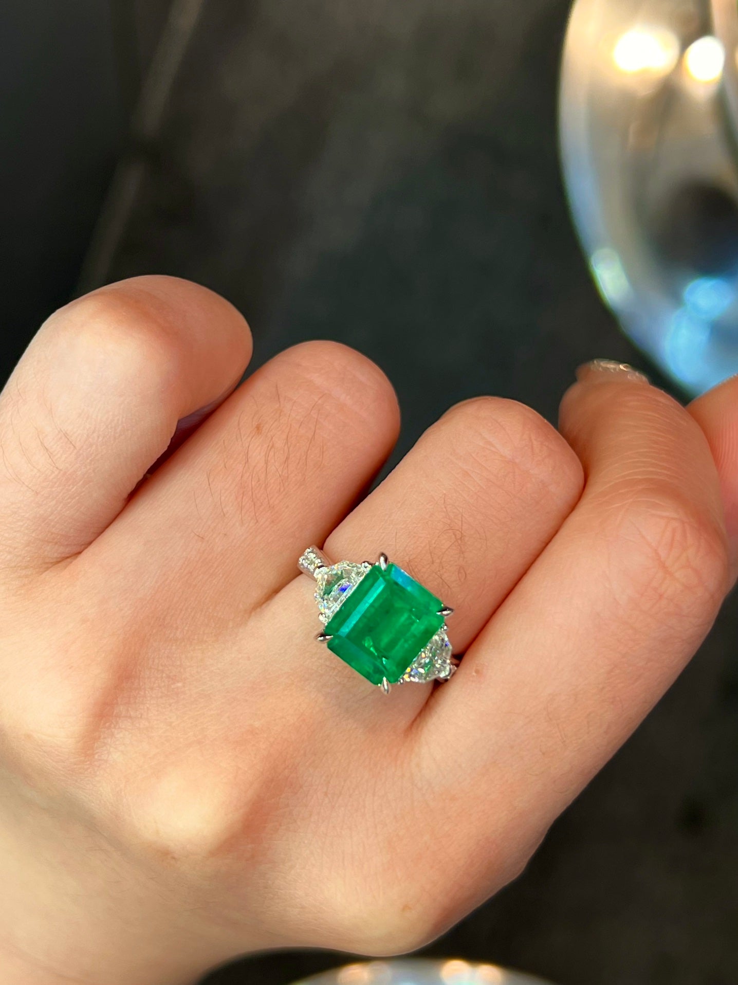 Elegant Three-Stone Jewelry: 18k Gold Embedded with Verdant Emerald and Diamonds